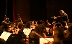 Cine Teatro recebe shows de humor, apresentao cultural e concerto da Orquestra CirandaMundo (Crédito: Henrique Santian)