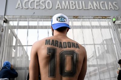 Cirurgia no crebro de Maradona  feita com sucesso