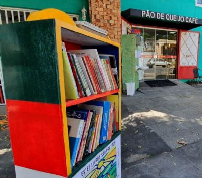 Projeto instala bibliotecas itinerantes em pontos estratgicos de Cuiab