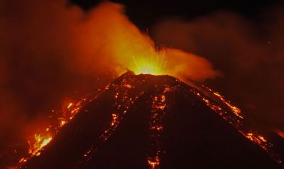 Vulco Etna entra em erupo