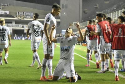 Santos atropela o Boca e far clssico contra o Palmeiras na final da Libertadores