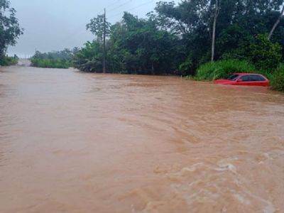 Aps chuva intensa alagar ruas e casas, Prefeitura de Aripuan (MT) declara situao de emergncia