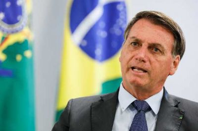 Bolsonaro sanciona lei que beneficia programas emergenciais