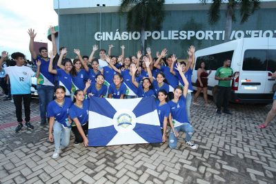 Jovens atletas participam da abertura dos Jogos Estudantis de Vrzea Grande