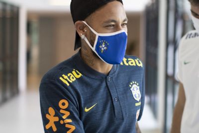 Aps exame em So Paulo, Neymar  cortado da Seleo e no enfrentar o Uruguai