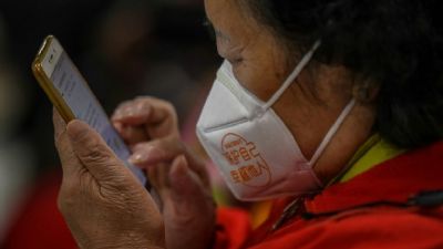 China inicia seus idosos no mundo digital