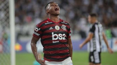 Lincoln, do Flamengo: 'Tenho metas a cumprir e muitas bocas pra calar'