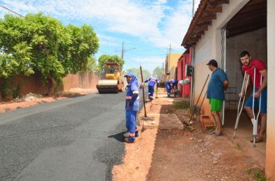Governo de MT homologa resultado de licitao para asfaltar bairros em Cuiab