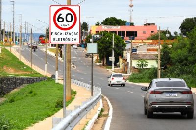 Radar de velocidade  instalado na avenida Dante Martins de Oliveira