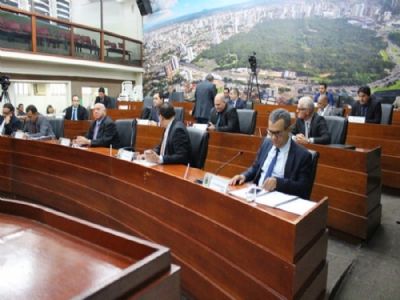 Prefeito sanciona salrio de vereadores e comissionados da Cmara de Cuiab