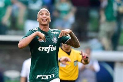 ​Cuiab multa Deyverson por comemorar ttulo do Palmeiras