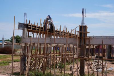 Seduc retoma obra de construo de escola no Pedra 90 em Cuiab