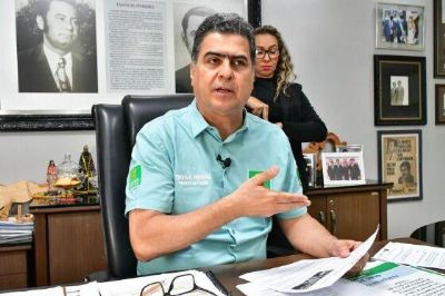 Emanuel Pinheiro sanciona lei que regulamenta a criao da Loteria Municipal