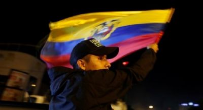 Equatorianos comemoram acordo com governo nas ruas de Quito
