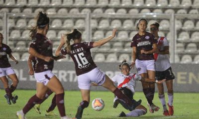 Zagueira-artilheira leva Ferroviria  semi da Libertadores Feminina