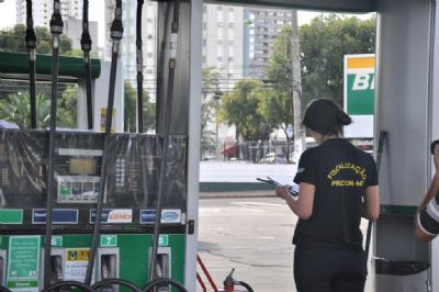 ​Procon fiscaliza postos de combustveis em MT