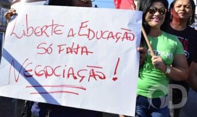 Profissionais da educao de Santo Antnio de Leverger iniciam greve