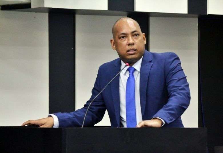 Contra Janaina, Juca defende permanncia de prefeito no MDB