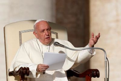 Papa pede que famlias recolham celulares e conversem nas refeies