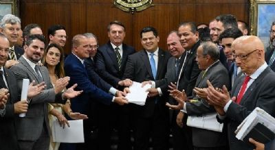 Bolsonaro entrega ao Senado novo pacote de reformas econmicas
