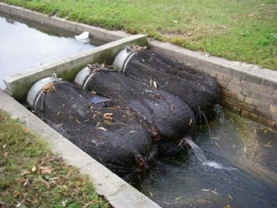 Projeto de lei prev instalao de redes de conteno para evitar poluio em rios