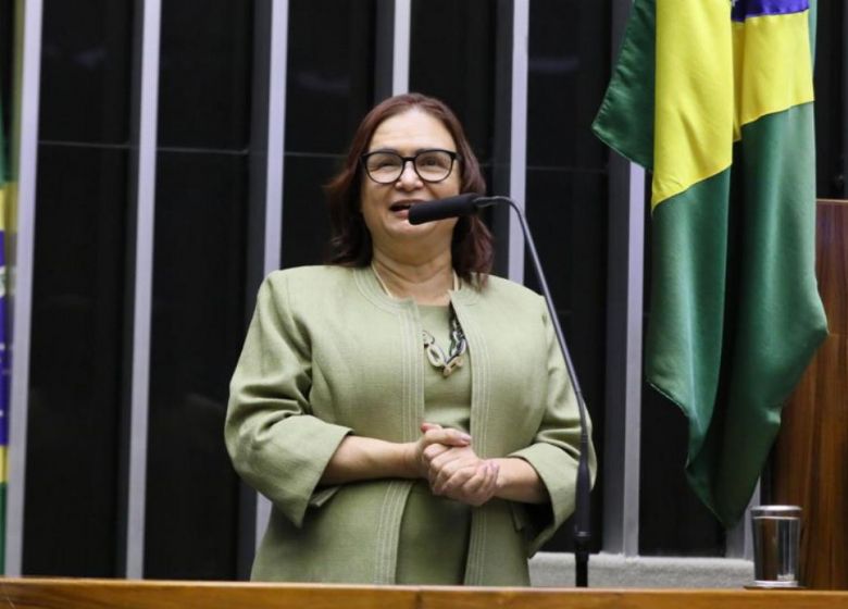 Mais votada, Rosa Neide fica fora e PL de Bolsonaro tem 4 eleitos  Cmara