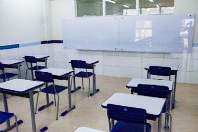 Rede estadual retoma aulas e mantm ensino por vdeo devido a aumento de casos