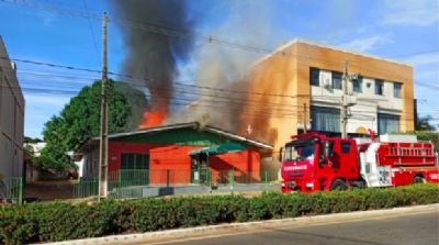 Incndio atinge hotel na manh do primeiro dia do ano