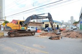 Prefeitura inicia reconstruo da canalizao na Rua Rui Barbosa e Avenida Senador Metelo