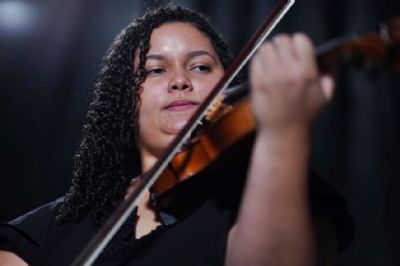 Violinista cuiabana faz campanha para participar de festival de msica na Rssia
