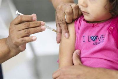 Vacinao de reforo contra Covid-19 para crianas acima de 5 anos no comeou por falta de doses em Cuiab