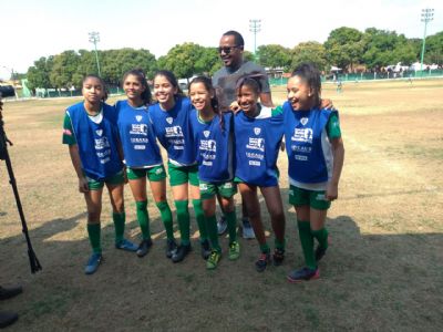 Meninas so destaque em projeto de futebol, em Cuiab