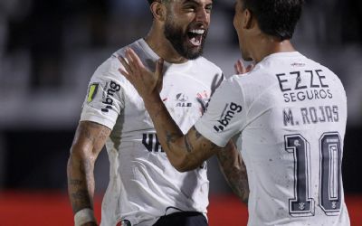 Corinthians goleia Botafogo-SP