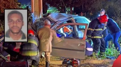 ​Motorista morre eletrocutado e duas pessoas ficam feridas aps carro bater em poste