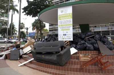 Cinco toneladas de lixo foram retiradas das ruas da regio central de Cuiab