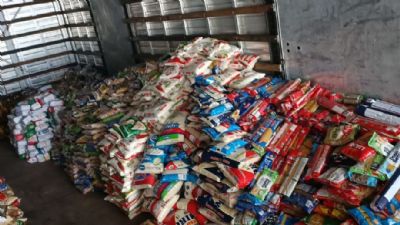 ​Vinde e Vede arrecada 7,5 toneladas de alimentos no perecveis