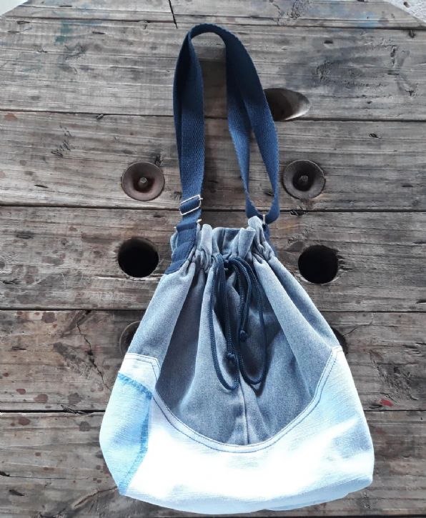bolsa feita com jeans usado