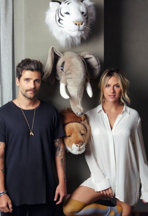 Giovanna Ewbank dá presente inusitado para Bruno Gagliasso