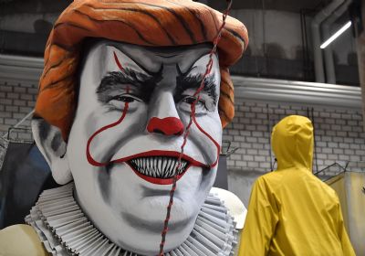 Lderes mundiais viram bonecos gigantes em carnaval alemo; veja fotos