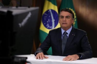 Bolsonaro critica Petrobras e anuncia corte de impostos