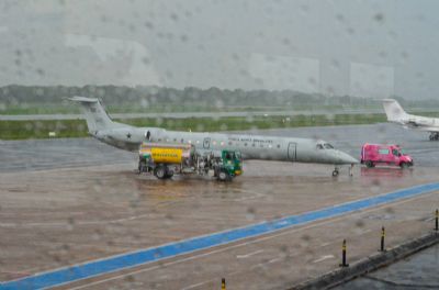 Avio da FAB com pacientes de Manaus pousou em Cuiab sem intercorrncias com os pacientes