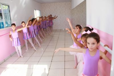 Prefeitura de Cuiab inaugura primeira sala de ballet do programa Siminina
