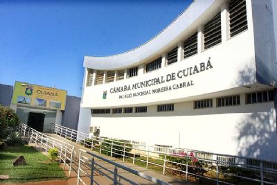 Sob protesto, briga e discusso, Cmara aprova reforma da Previdncia de Cuiab