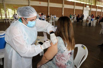 Ministrio orienta cidades reservarem 2 dose das vacinas