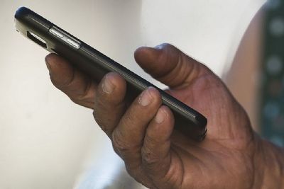 86% dos brasileiros temem ter celular roubado