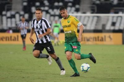 ​Cuiab  goleado pelo Botafogo e acaba eliminado da Copa do Brasil no Rio de janeiro