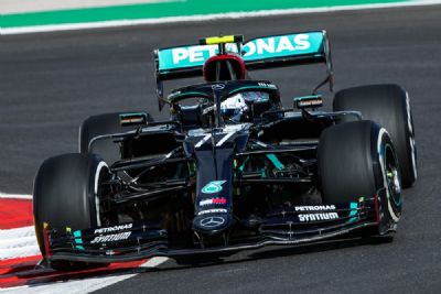 Bottas e Hamilton fazem dobradinha da Mercedes em treino com show de rodadas