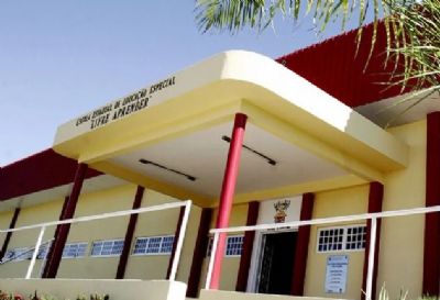 Adolescente morre em escola estadual de Cuiab aps fazer refeio