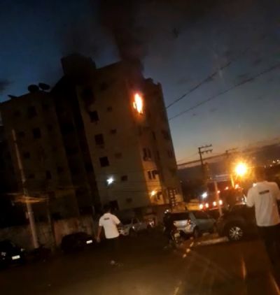Apartamento pega fogo em prdio em Vrzea Grande (MT) e bombeiros controlam incndio