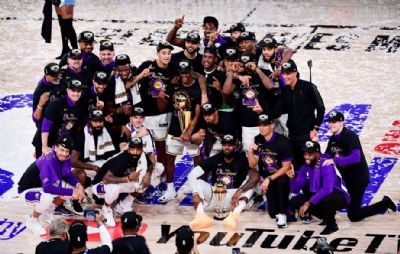 Lakers conquistam ttulo da NBA dedicado a Kobe Bryant
